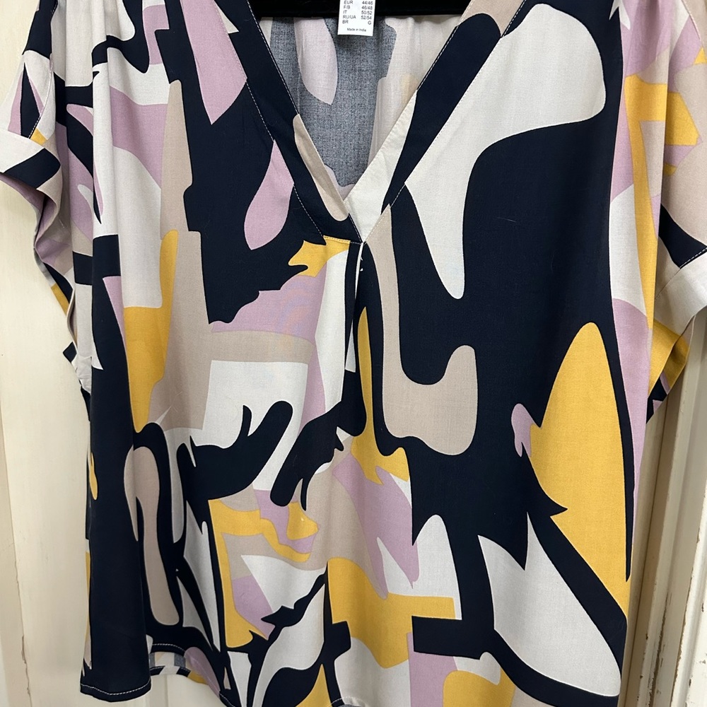 Venus Lascana geometric design in shades of.black, gold & pink. Large.